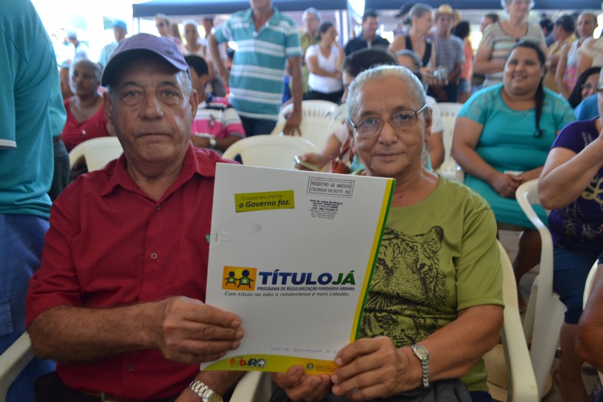 Mais de 100 moradores de Cabixi recebem títulos definitivos; meta é regularizar 800 imóveis até o final do ano