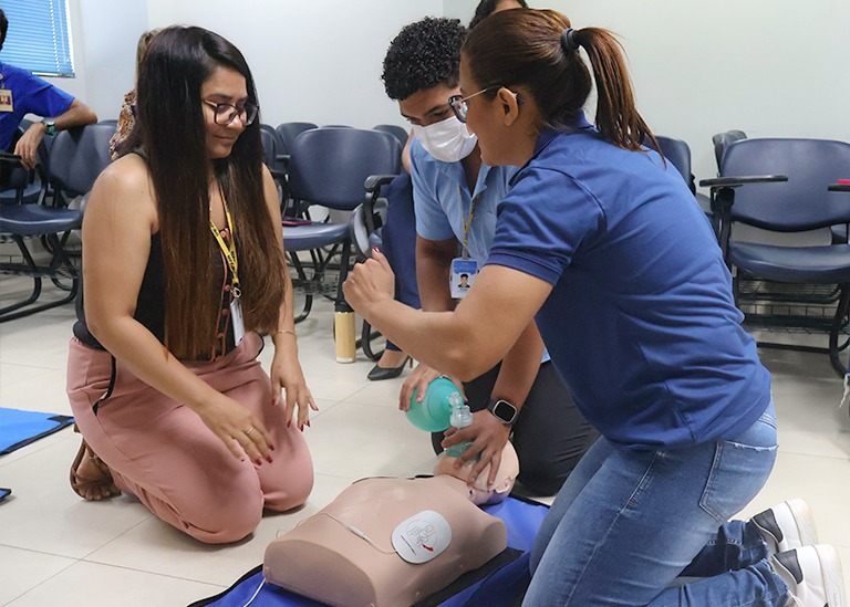 Os participantes também interagiram em dinâmicas práticas que permitiram simular cenários reais, consolidando os conhecimentos adquiridos.