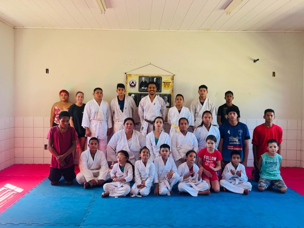 Aula no dojo da comunidade Morrinhos