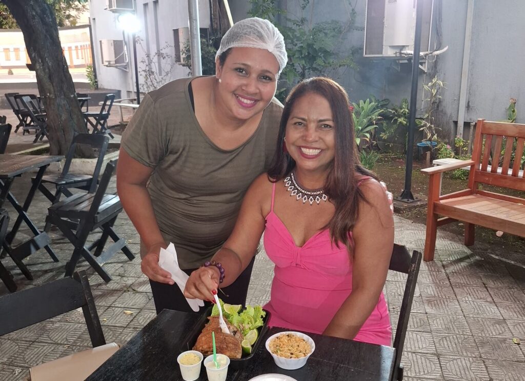 Funcionária pública Mara Valverde elogia gastronomia do festival: “Estou encantada”