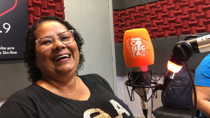 Elianete contou que todos participam do processo produtivo e administrativo, reforçando o caráter familiar da cocada