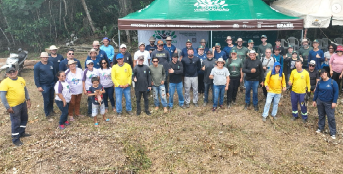 A ação também contou com o envolvimento direto da agricultora Maria Luiza, proprietária da área onde as mudas foram plantadas