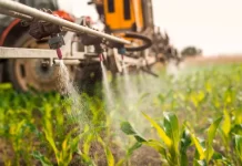 Governo anuncia 30 medidas para reduzir agrotóxicos no Brasil até 2027 Tema é alvo de divergências dentro do próprio governo — Foto: Globo Rural