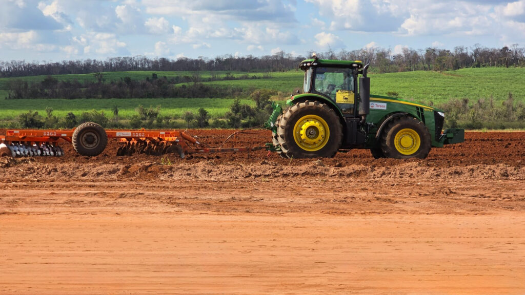 Do trabalho pesado à alta tecnologia: tratores modernos impulsionam produtividade e eficiência no agro brasileiro