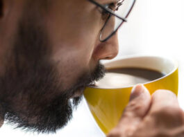Beber café todos os dias faz bem? Veja quem envelhece mais saudável