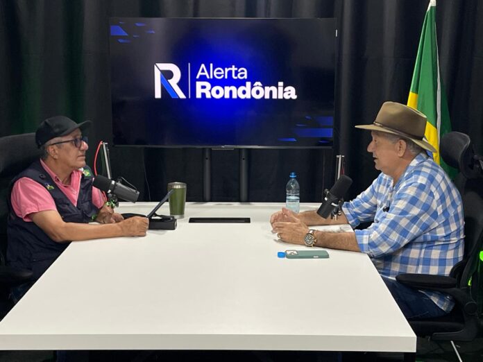 Durante a entrevista, o ex-parlamentar afirmou que tem realizado visitas a municípios rondonienses