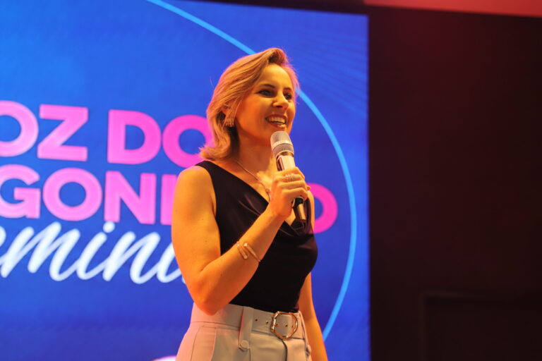 A voz do protagonismo feminino”, apresentada por Sirlei Benetti,